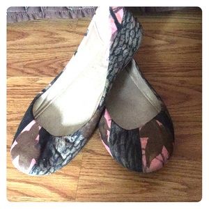 Pink camo flats